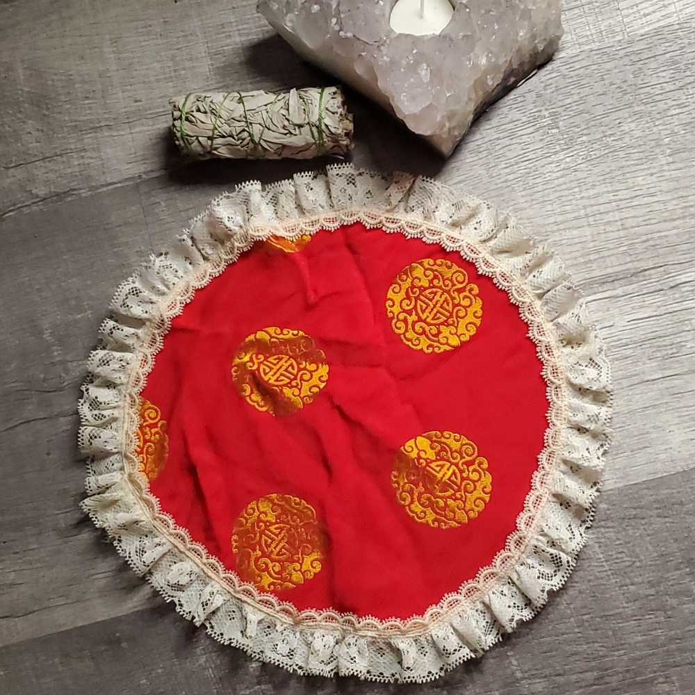 Red fabric placement mat